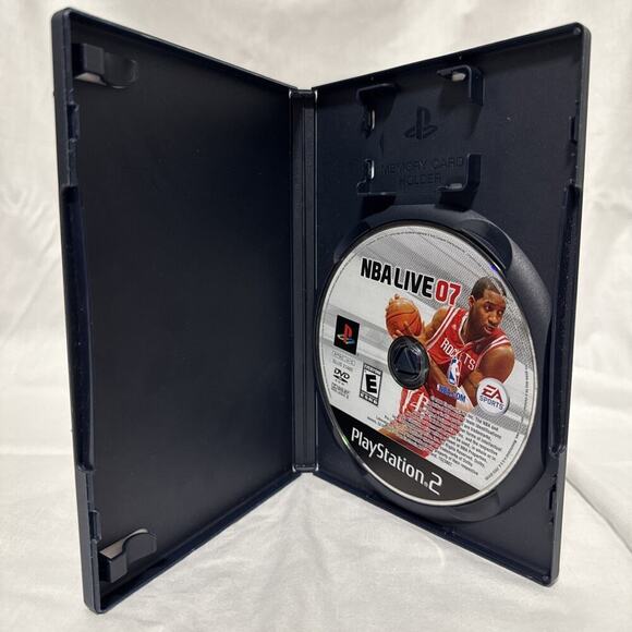 NBA Live 07 (Sony PlayStation 2, 2006) - Picture 2 of 4